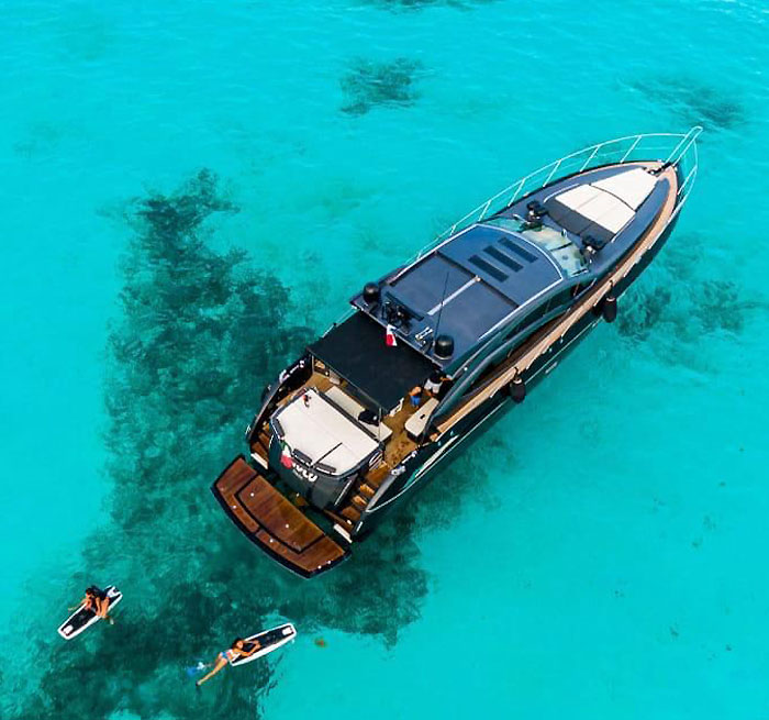 COSTA MUJERES Luxury Yacht Charter